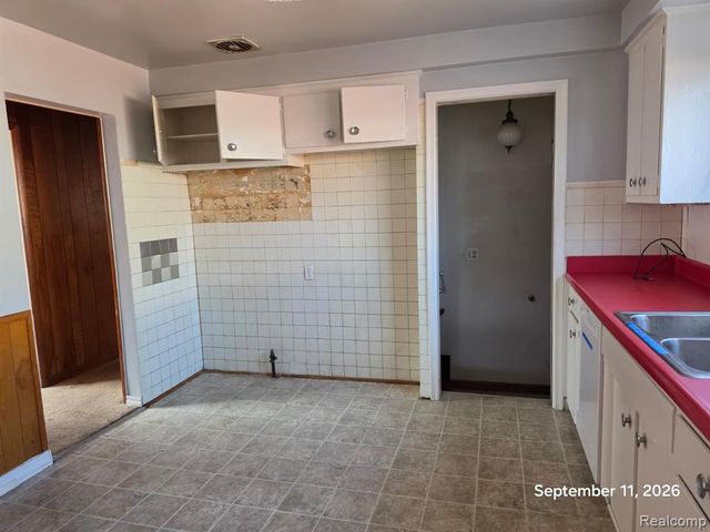 6835 Buhr Street, Detroit, MI 48212