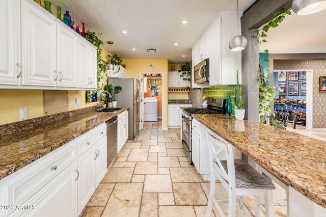 2930 N 16TH Drive, Phoenix, AZ 85015