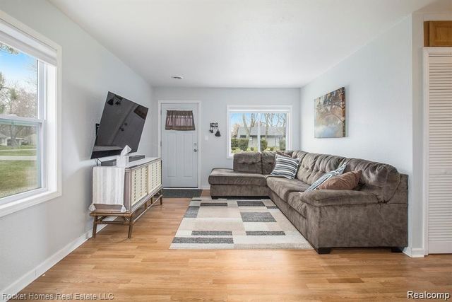 2836 Edna Jane Drive, Auburn Hills, MI 48326