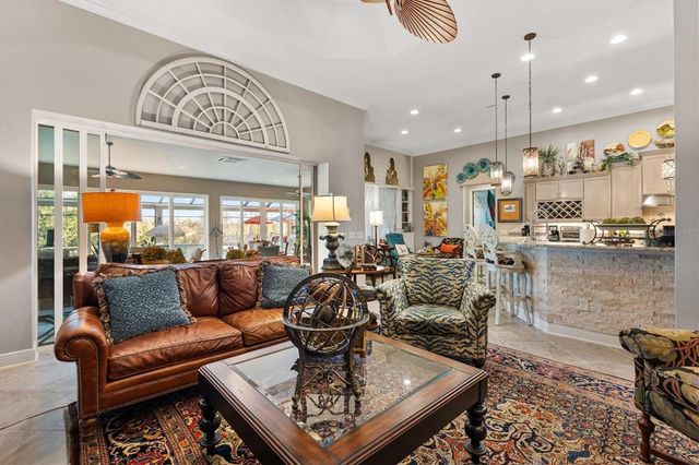 885 IRON OAK WAY, The Villages, FL 32163