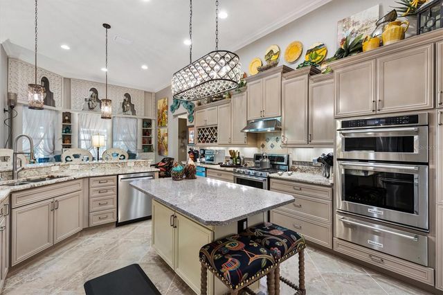 885 IRON OAK WAY, The Villages, FL 32163