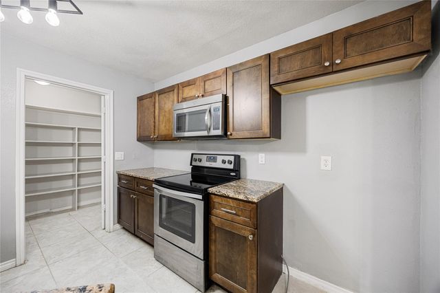 9735 Fortune Ridge DR, Converse, TX 78109