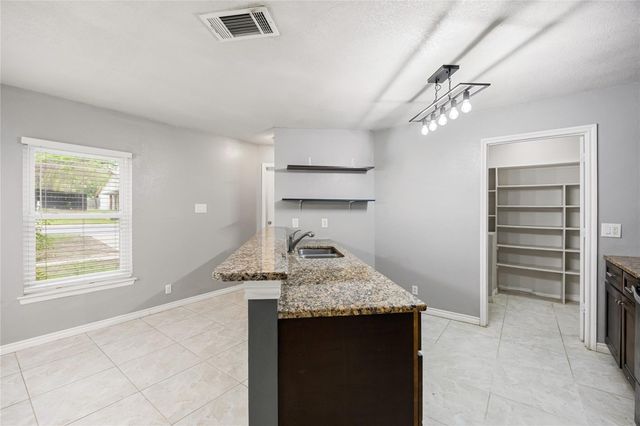 9735 Fortune Ridge DR, Converse, TX 78109