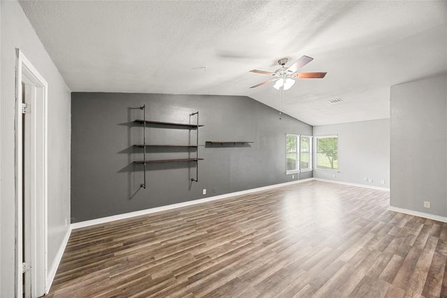 9735 Fortune Ridge DR, Converse, TX 78109