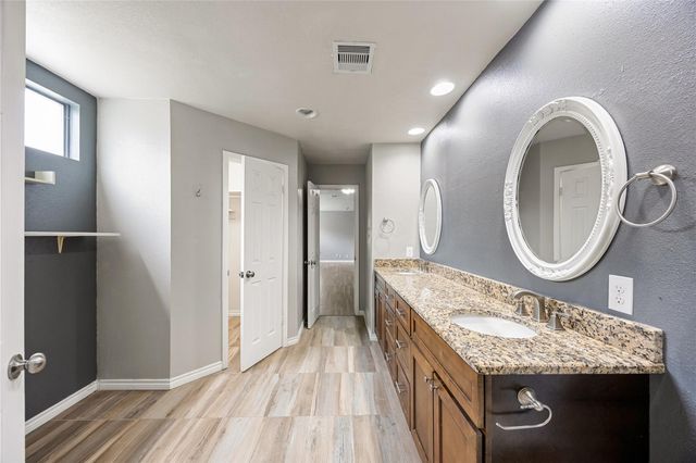 9735 Fortune Ridge DR, Converse, TX 78109