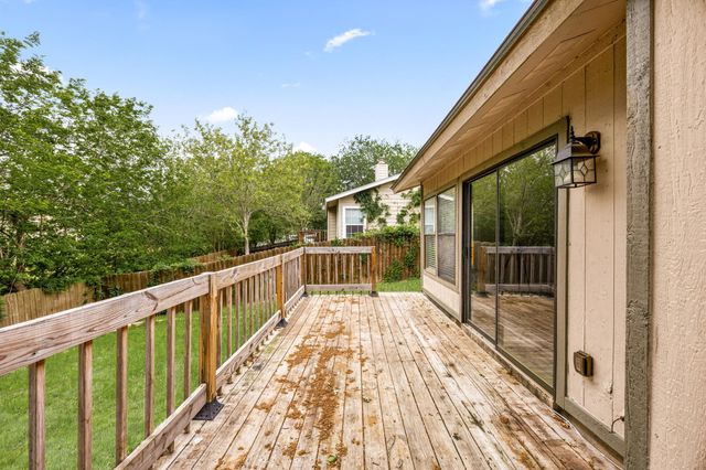 9735 Fortune Ridge DR, Converse, TX 78109