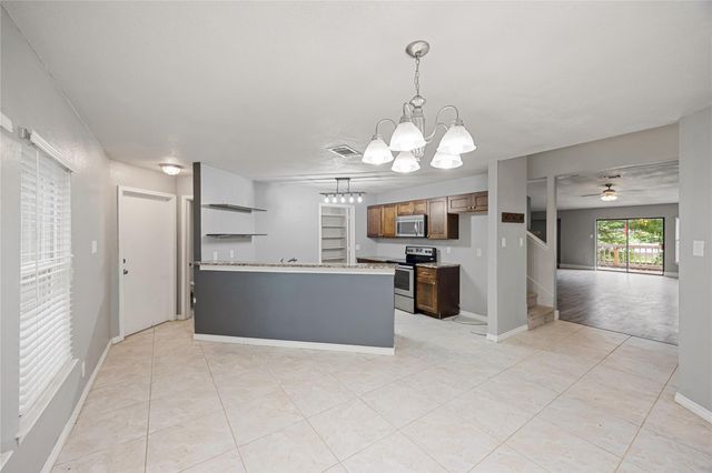 9735 Fortune Ridge DR, Converse, TX 78109