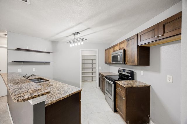 9735 Fortune Ridge DR, Converse, TX 78109