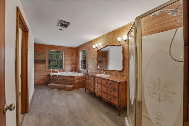 1555 Wildwood Road, Ledbetter, TX 78946
