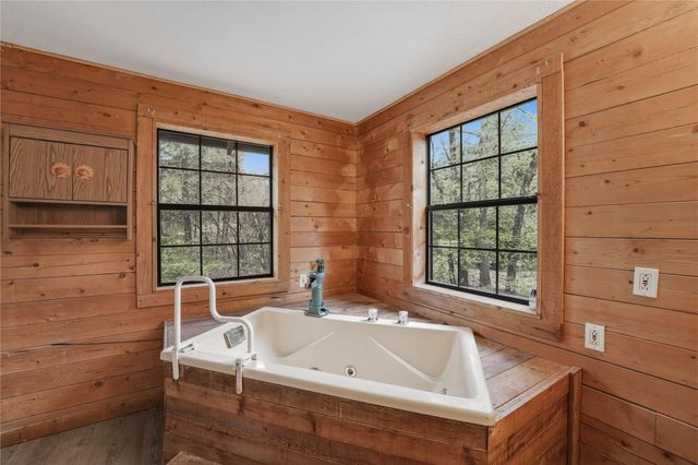 1555 Wildwood Road, Ledbetter, TX 78946