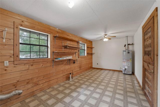 1555 Wildwood Road, Ledbetter, TX 78946