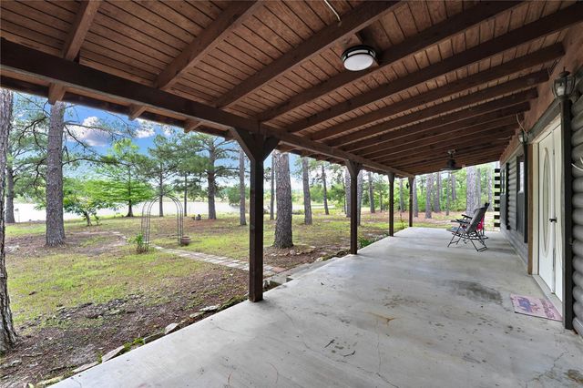 1555 Wildwood Road, Ledbetter, TX 78946