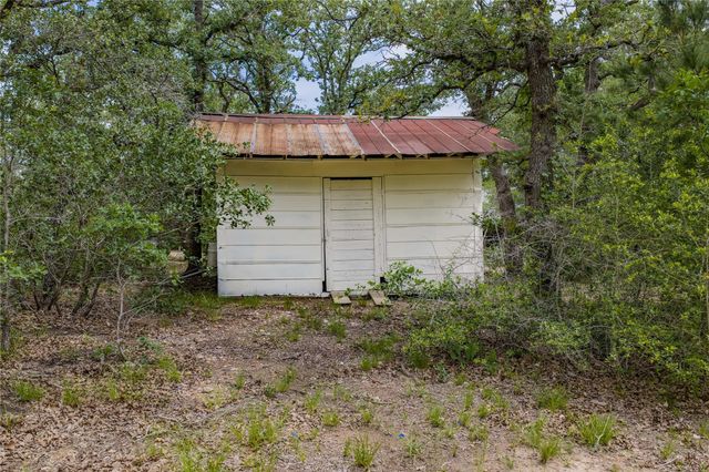 1555 Wildwood Road, Ledbetter, TX 78946