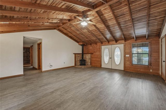 1555 Wildwood Road, Ledbetter, TX 78946