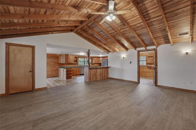 1555 Wildwood Road, Ledbetter, TX 78946