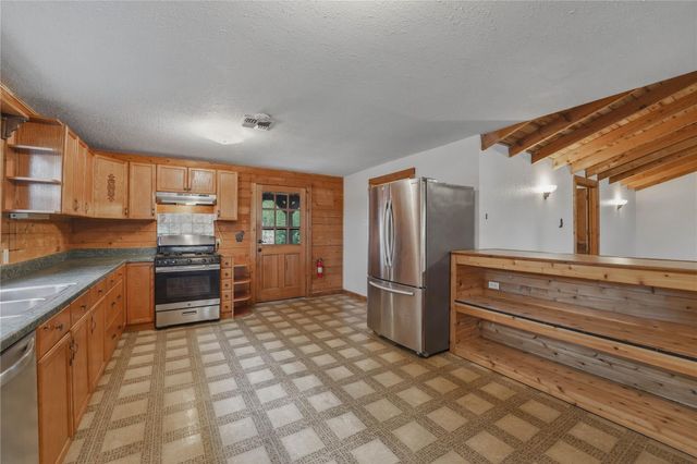 1555 Wildwood Road, Ledbetter, TX 78946