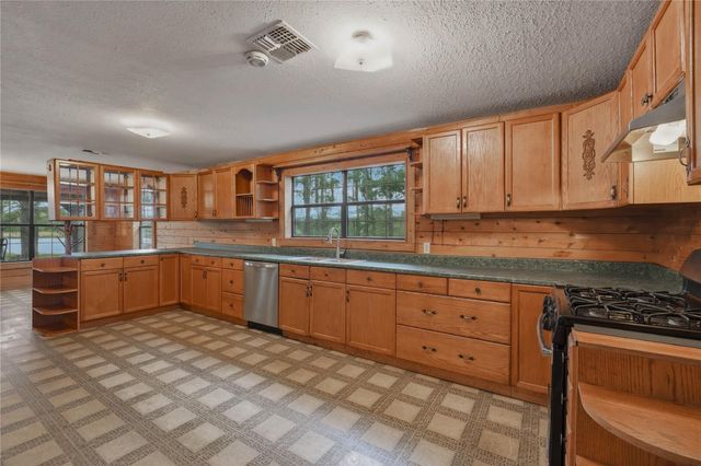 1555 Wildwood Road, Ledbetter, TX 78946