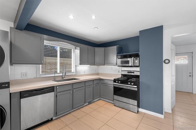30752 Brush Street, Madison Heights, MI 48071