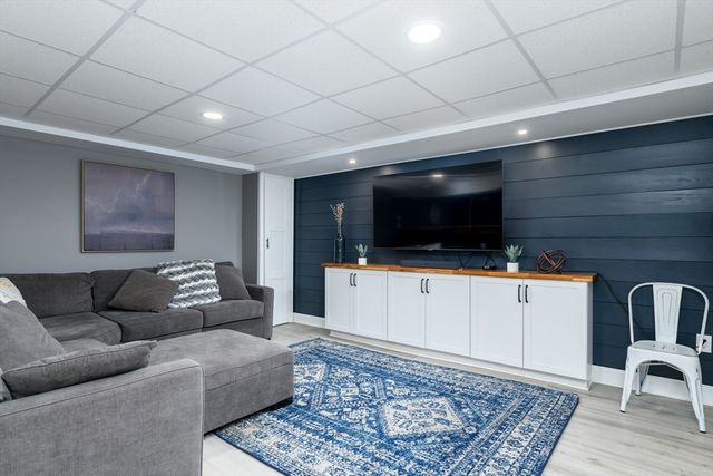 2 Crescent Ter, Ware, MA 01082