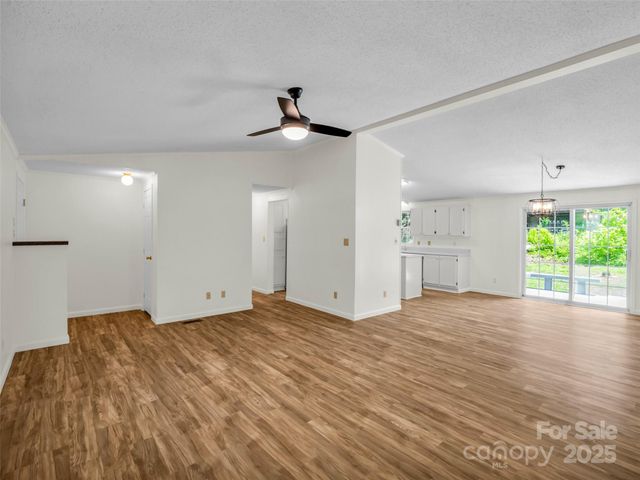 1040 Mountain View Street, Hendersonville, NC 28739