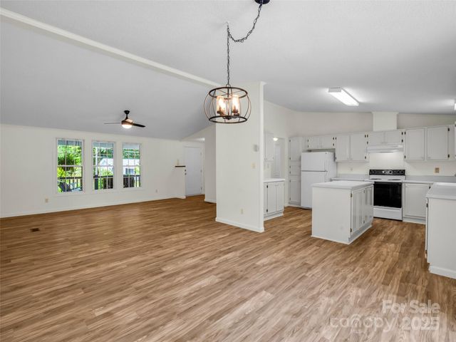 1040 Mountain View Street, Hendersonville, NC 28739