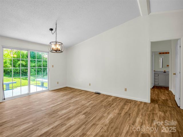 1040 Mountain View Street, Hendersonville, NC 28739