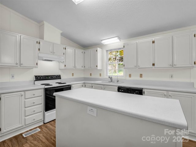 1040 Mountain View Street, Hendersonville, NC 28739