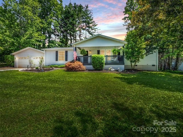 1040 Mountain View Street, Hendersonville, NC 28739