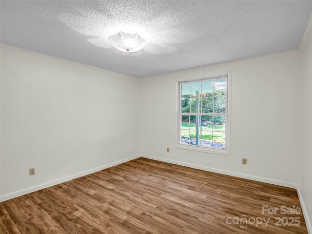 1040 Mountain View Street, Hendersonville, NC 28739