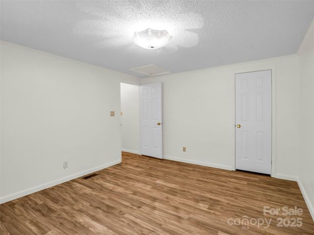 1040 Mountain View Street, Hendersonville, NC 28739