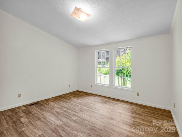 1040 Mountain View Street, Hendersonville, NC 28739