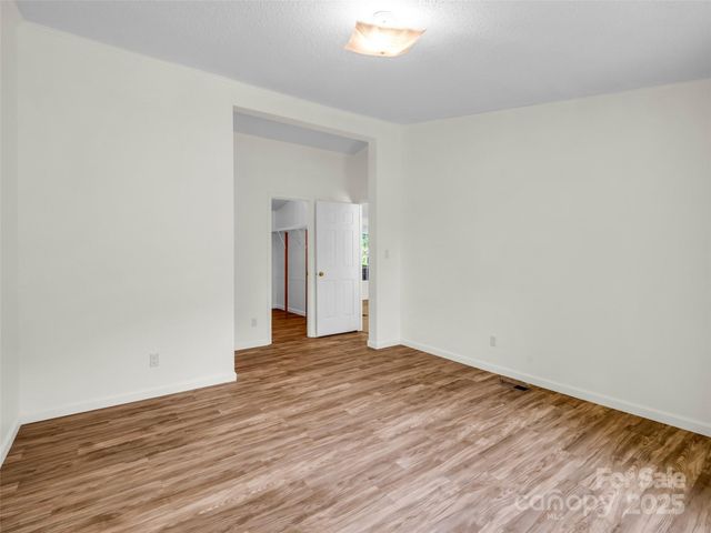 1040 Mountain View Street, Hendersonville, NC 28739