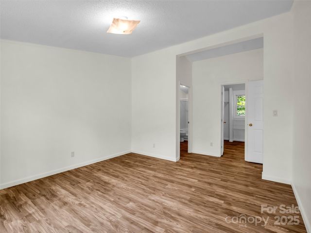 1040 Mountain View Street, Hendersonville, NC 28739