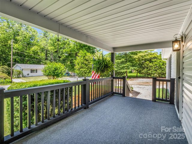 1040 Mountain View Street, Hendersonville, NC 28739