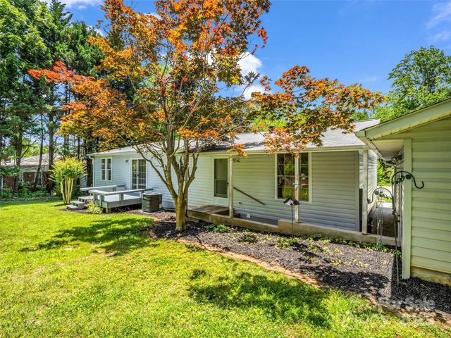 1040 Mountain View Street, Hendersonville, NC 28739