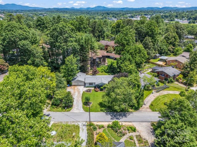 1040 Mountain View Street, Hendersonville, NC 28739
