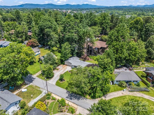 1040 Mountain View Street, Hendersonville, NC 28739
