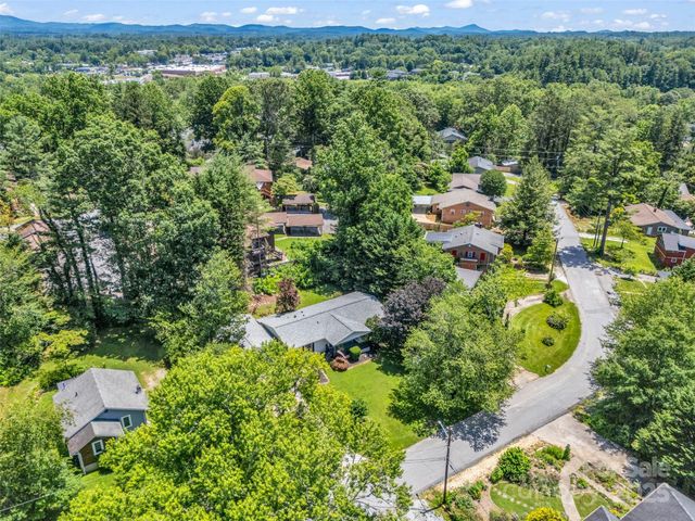 1040 Mountain View Street, Hendersonville, NC 28739