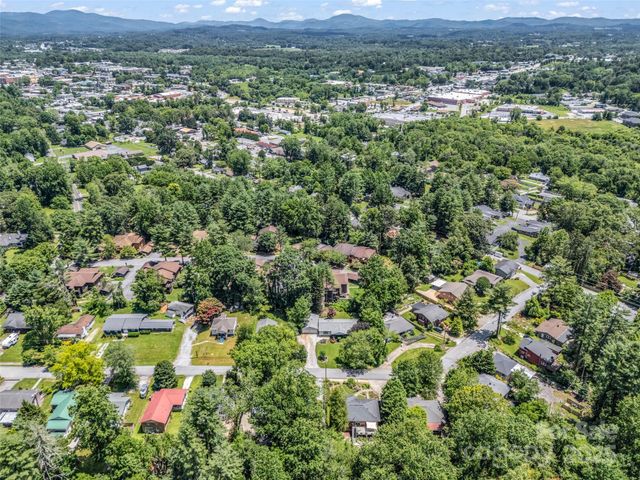1040 Mountain View Street, Hendersonville, NC 28739
