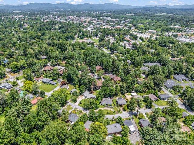 1040 Mountain View Street, Hendersonville, NC 28739