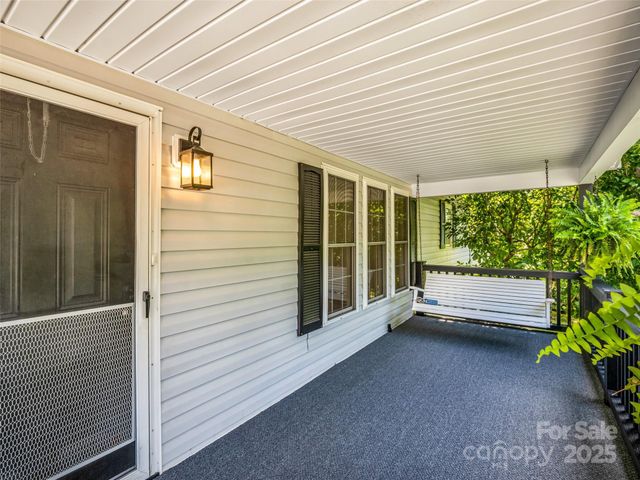 1040 Mountain View Street, Hendersonville, NC 28739