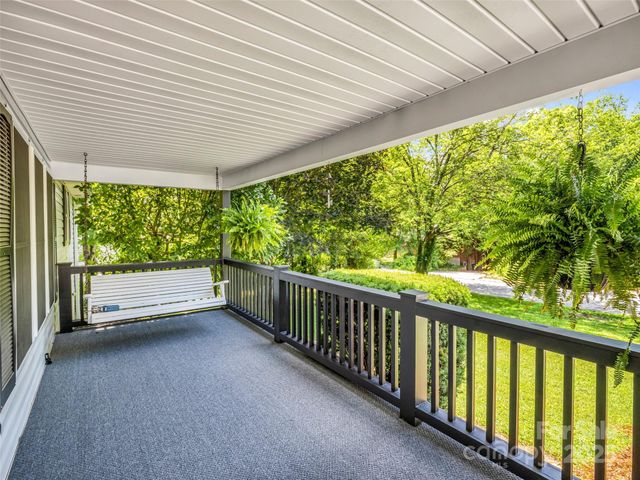 1040 Mountain View Street, Hendersonville, NC 28739