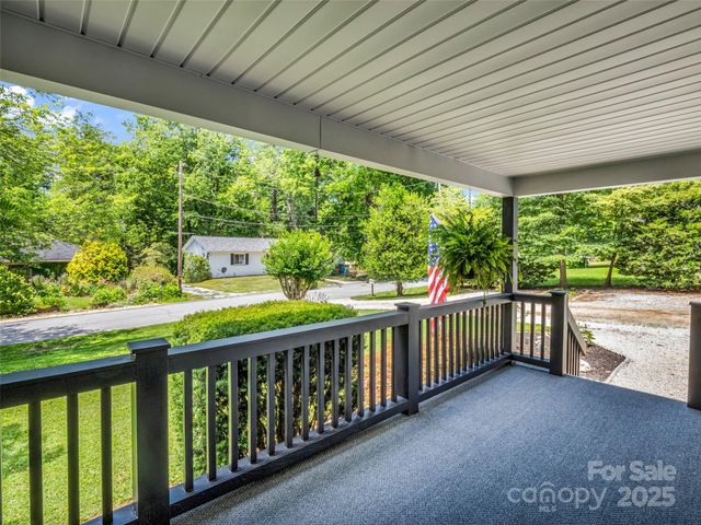 1040 Mountain View Street, Hendersonville, NC 28739
