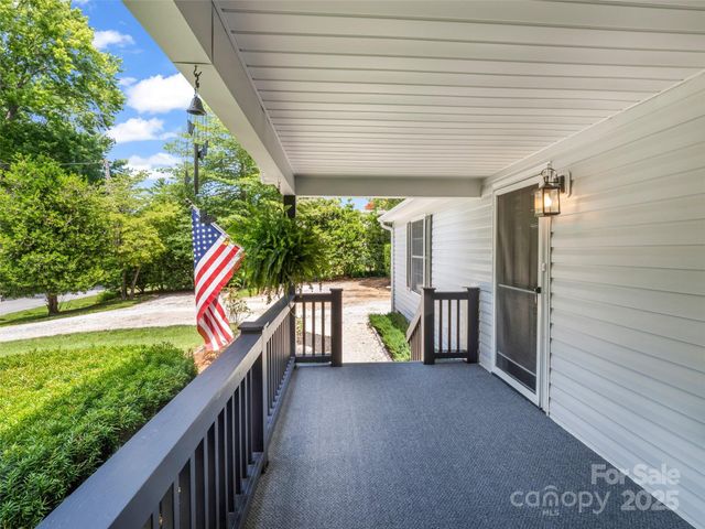 1040 Mountain View Street, Hendersonville, NC 28739