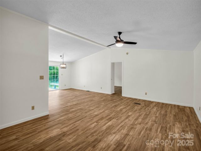 1040 Mountain View Street, Hendersonville, NC 28739