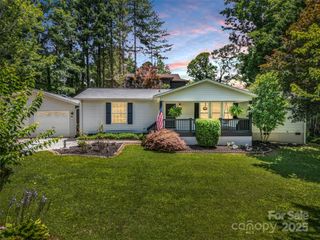 1040 Mountain View Street, Hendersonville, NC 28739