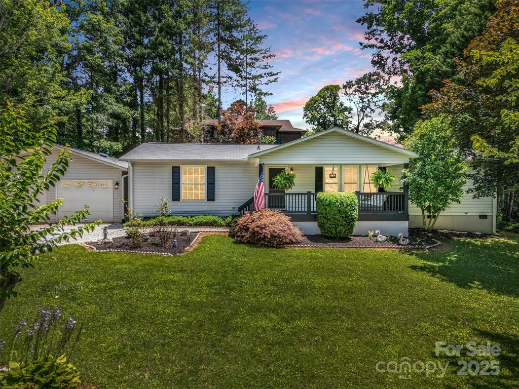 1040 Mountain View Street, Hendersonville, NC 28739