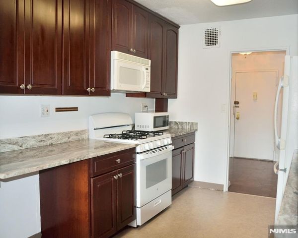 2200 N Central Road 5-W, Fort Lee, NJ 07024
