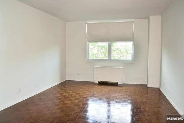 2200 N Central Road 5-W, Fort Lee, NJ 07024