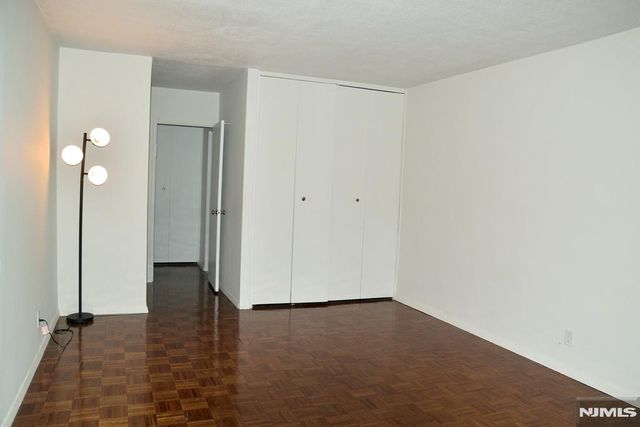 2200 N Central Road 5-W, Fort Lee, NJ 07024